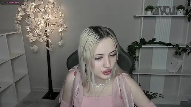 LaslyAngel: онлайн-секс-чат