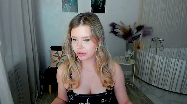 FollowLovee Adlı Modelin Canlı XXX Sohbeti