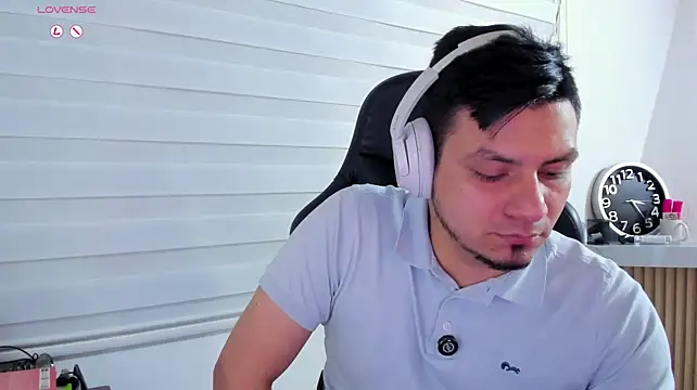 צ'אט XXX בשידור חי של Rick_Adams