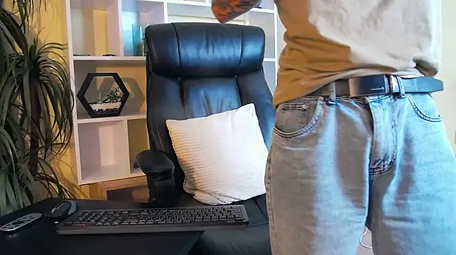 XXX chat uživo modela ThomasEdisonn
