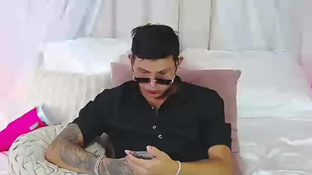 skoook_gray_ Live XXX-Chat