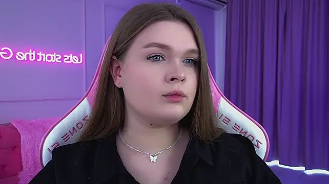 CrystalLyons' Live XXX Chat