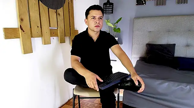 XXX chat uživo modela Hey_Noaah