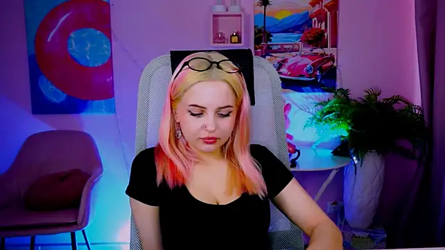 XXX chat uživo modela AliceSilvia_