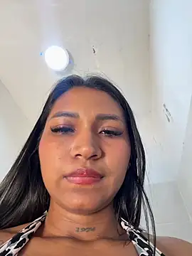 צ'אט XXX בשידור חי של Barbiebrunette_