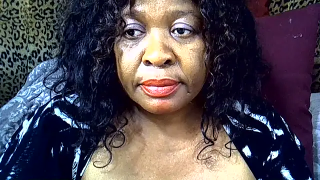 دردشة Ebony_Cougar الجنسية المباشرة