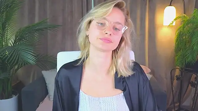 NoraMoreau live XXX chat