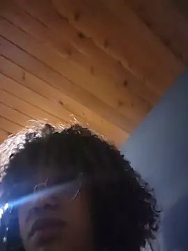 XXX chat uživo modela mia_rouxx1