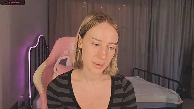 XXX chat uživo modela pretty_smile_cutie