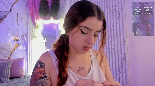XXX chat uživo modela Naomy_tay1