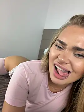 MonicaWesttn Live XXX chat