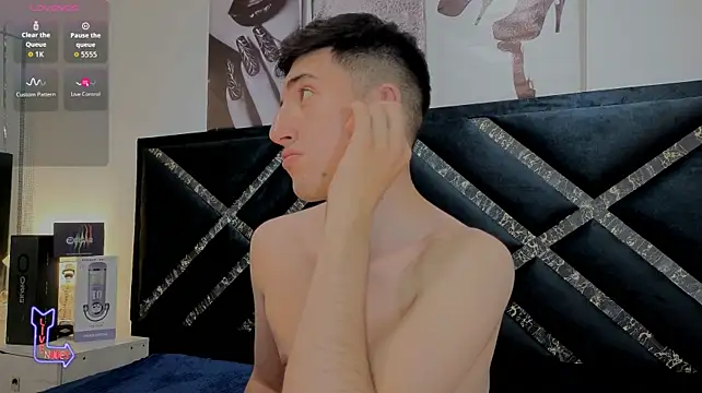 Un_Sluttyy 现场XXX聊天