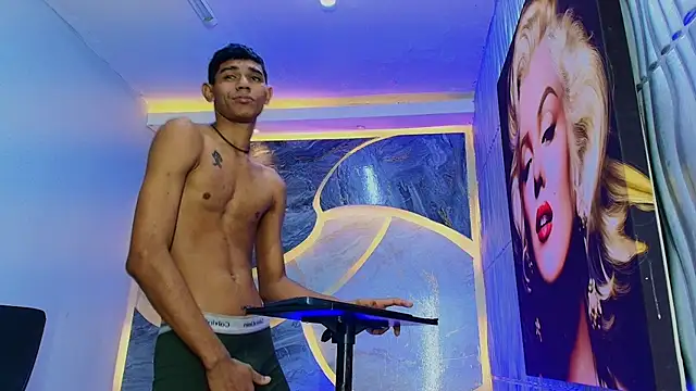 sex_boy33_ élő XXX-chatje