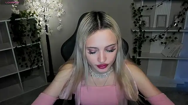 LaslyAngel Adlı Modelin Canlı XXX Sohbeti