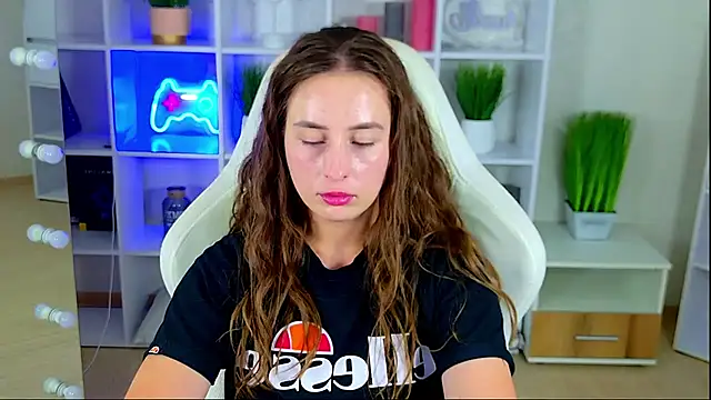 NadinnL XXX чат на живо
