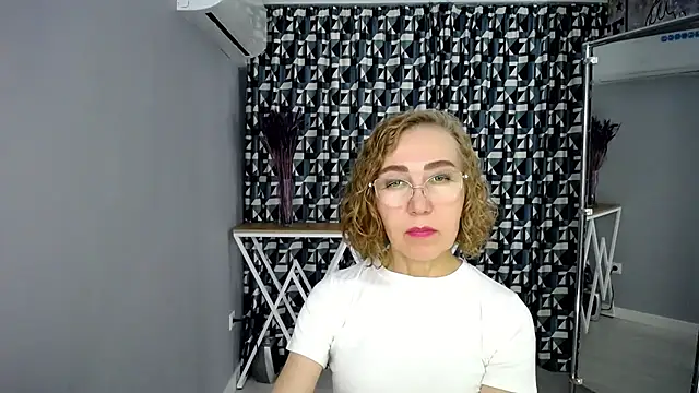 queen_a_n_i's Webcam Show