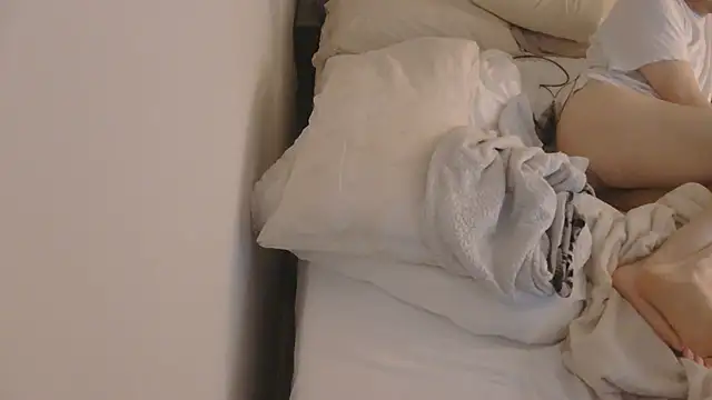 SissyBottoms 网络视讯表演