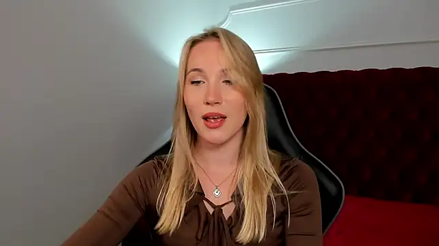 ElaraVoltage Chat XXX in diretta