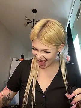 DriveThruCiri's Live XXX Chat