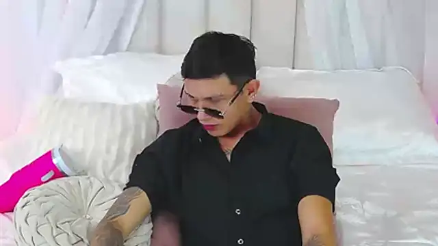Chat XXX ao vivo de skoook_gray_