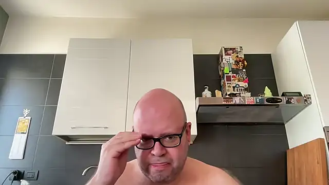 theitalianbear's Live XXX Chat