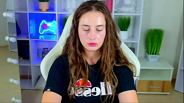 צ'אט XXX בשידור חי של NadinnL