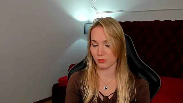 Chat +18 de ElaraVoltage ao vivo