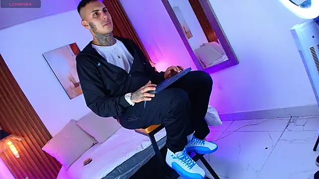 Czat XXX na żywo – Liam_Ink
