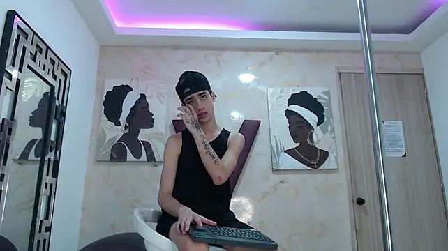 GOLDEN_BOSS Show in webcam