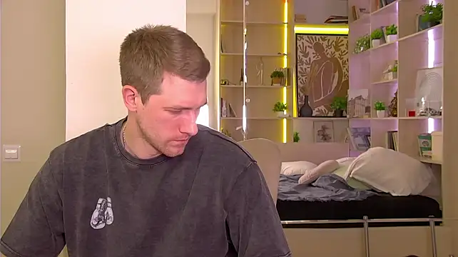Show modela EthanPinkman na web-kameri