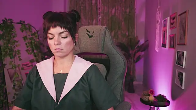 EmiliaRavenshiren Live XXX chat