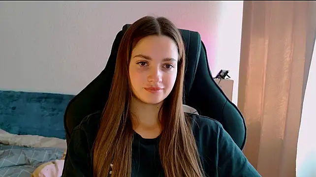 KiraVair Chat XXX in diretta