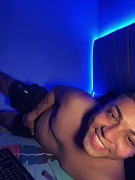 Show modela logatto_locat na web-kameri