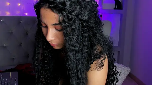 XXX chat uživo modela Emily_bruss