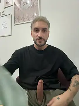 RealDeal2000xxx Show in webcam