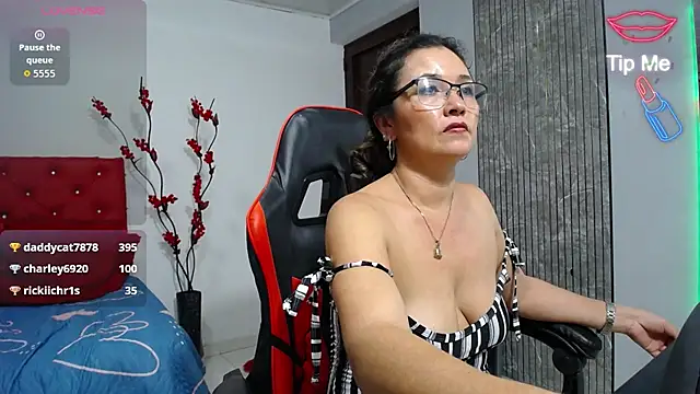 Chatroom XXX en direct de noelia_milf19