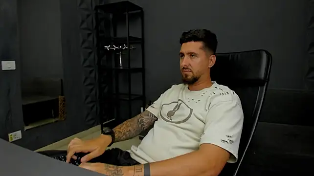LoganStroud live XXX chat