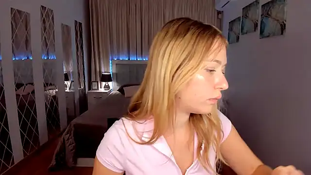 Chatroom XXX en direct de RosaTiny