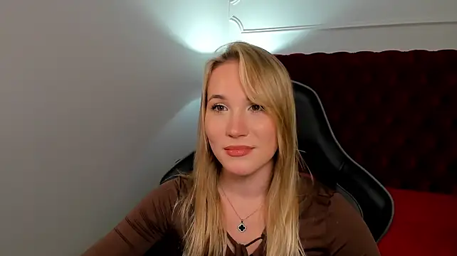 ElaraVoltagen Webbikameraesitys