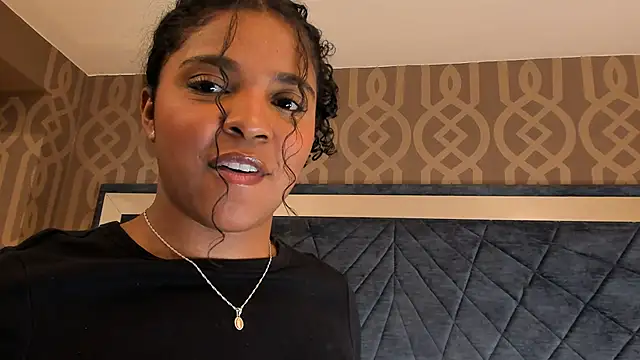 LisaMendez Adlı Modelin Canlı XXX Sohbeti