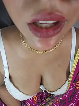callmeshreya Adlı Modelin Canlı XXX Sohbeti