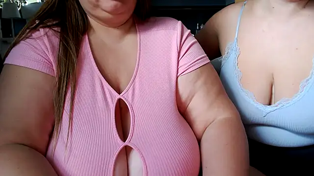 4NaturalBigTitsのライブXXXチャット