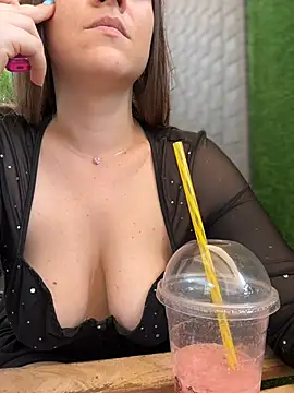CrazyTori Adlı Modelin Canlı XXX Sohbeti