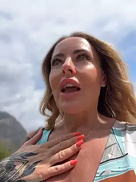 צ'אט XXX בשידור חי של EmaSalis
