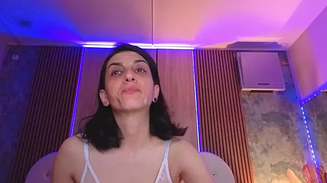 RedFlagXXX Adlı Modelin Canlı XXX Sohbeti
