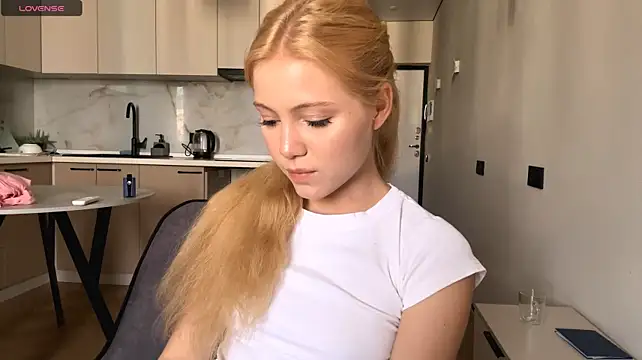 AlberthaBudd Show in webcam