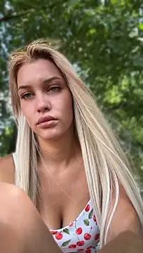 Chatroom XXX en direct de KikiWatson