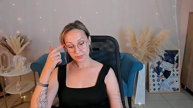Charlotte_Hudson's Live XXX Chat