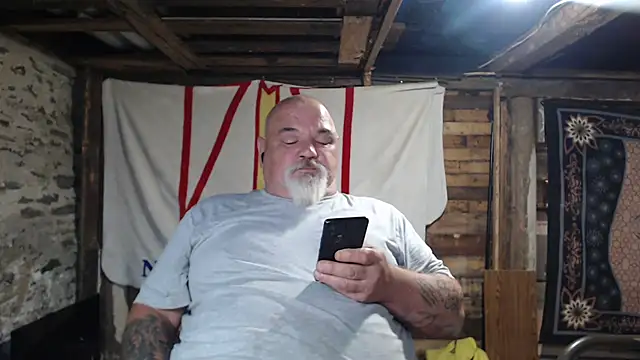 Newfiesausage1972 Show in webcam