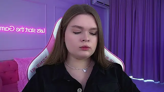 CrystalLyons' Live XXX Chat